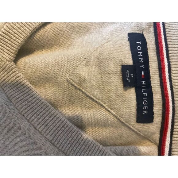 Tommy Hilfiger V-Neck Sand Colored Long Sleeve 100% Cotton Sweater Size M - Picture 4 of 11